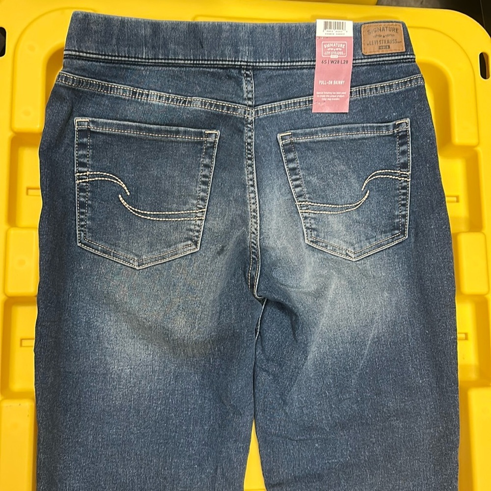 Levi Strauss Signature Gold Women Totally Shaping Pull-on Skinny Jeans 6S Short - Picture 6 of 7